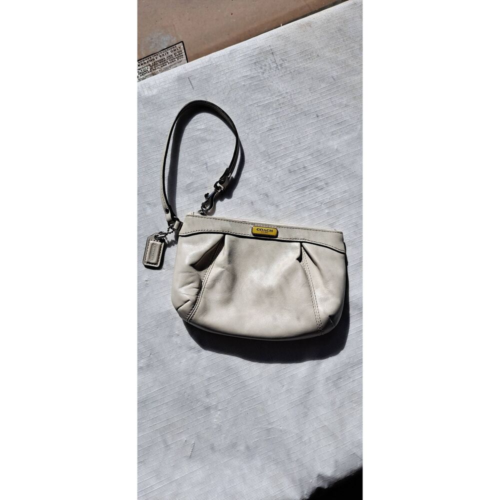 Coach Y2K Cream Leather Pleated Wristlet Small Zip Pouch Pink Lining